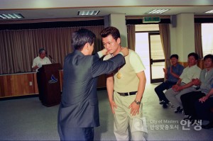 매달 수여