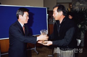 트로피 수여