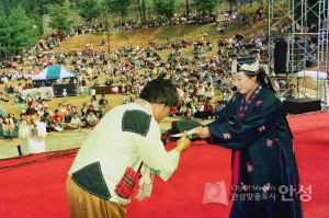 2002년 안성남사당바우덕이축제 상 수여