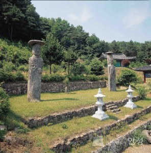 기솔리석불입상