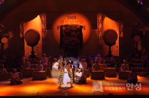 2003년 바우덕이축제 타악연기