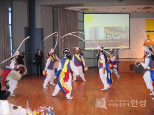 안성 남사당바우덕이풍물단 독일 공연