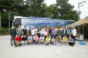 2006년 안성시립 남사당바우덕이 풍물단 독일 투어 공연 단원 사진
