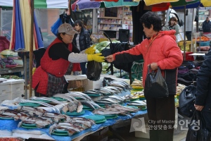 안성시장 전경