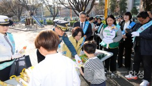 초등학교 등굣길 유관기관 합동 교통안전 캠페인