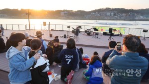 원곡면 칠곡호수 버스킹 이미지