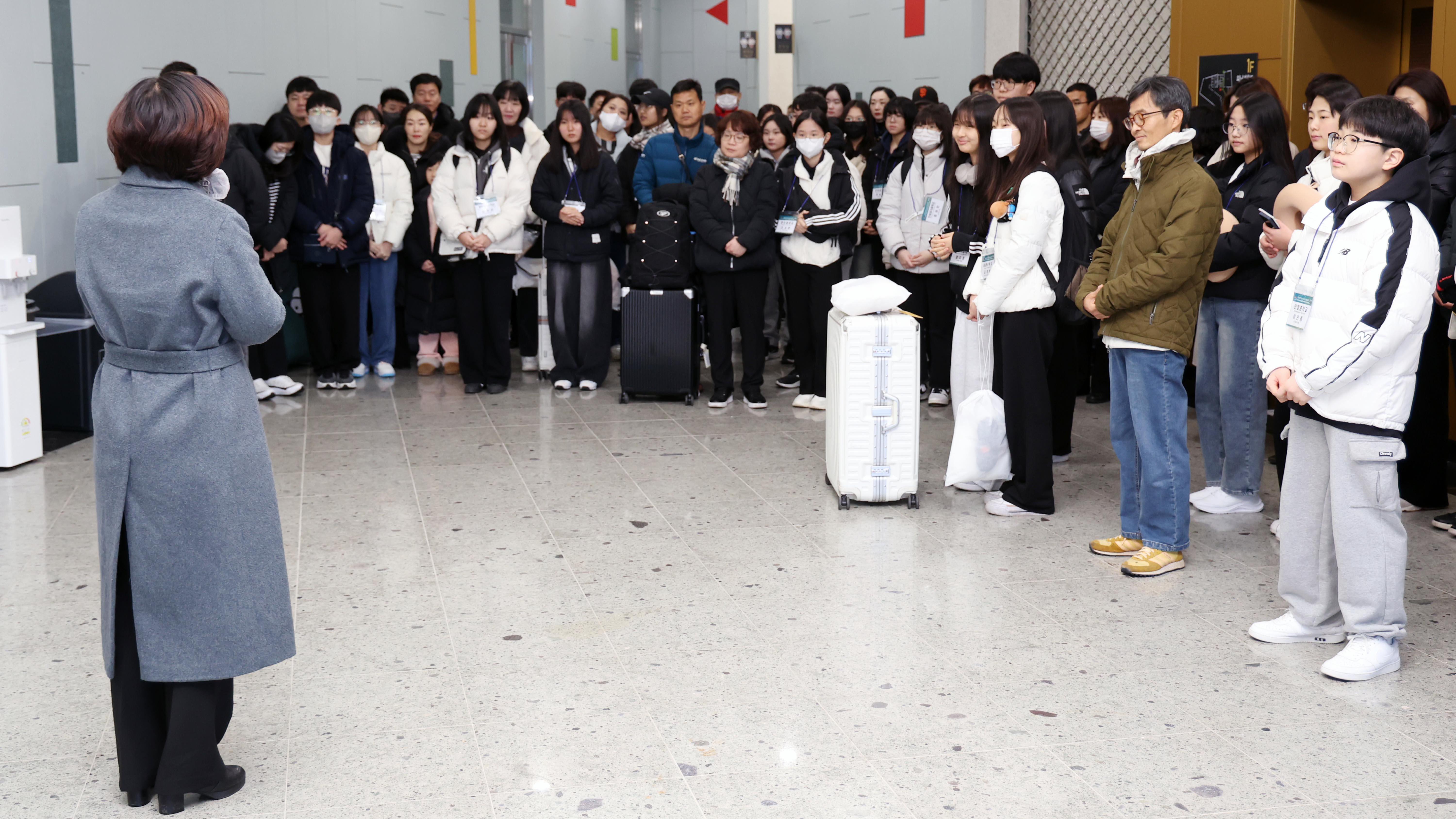 청소년 홈스테이 출국인사-04
