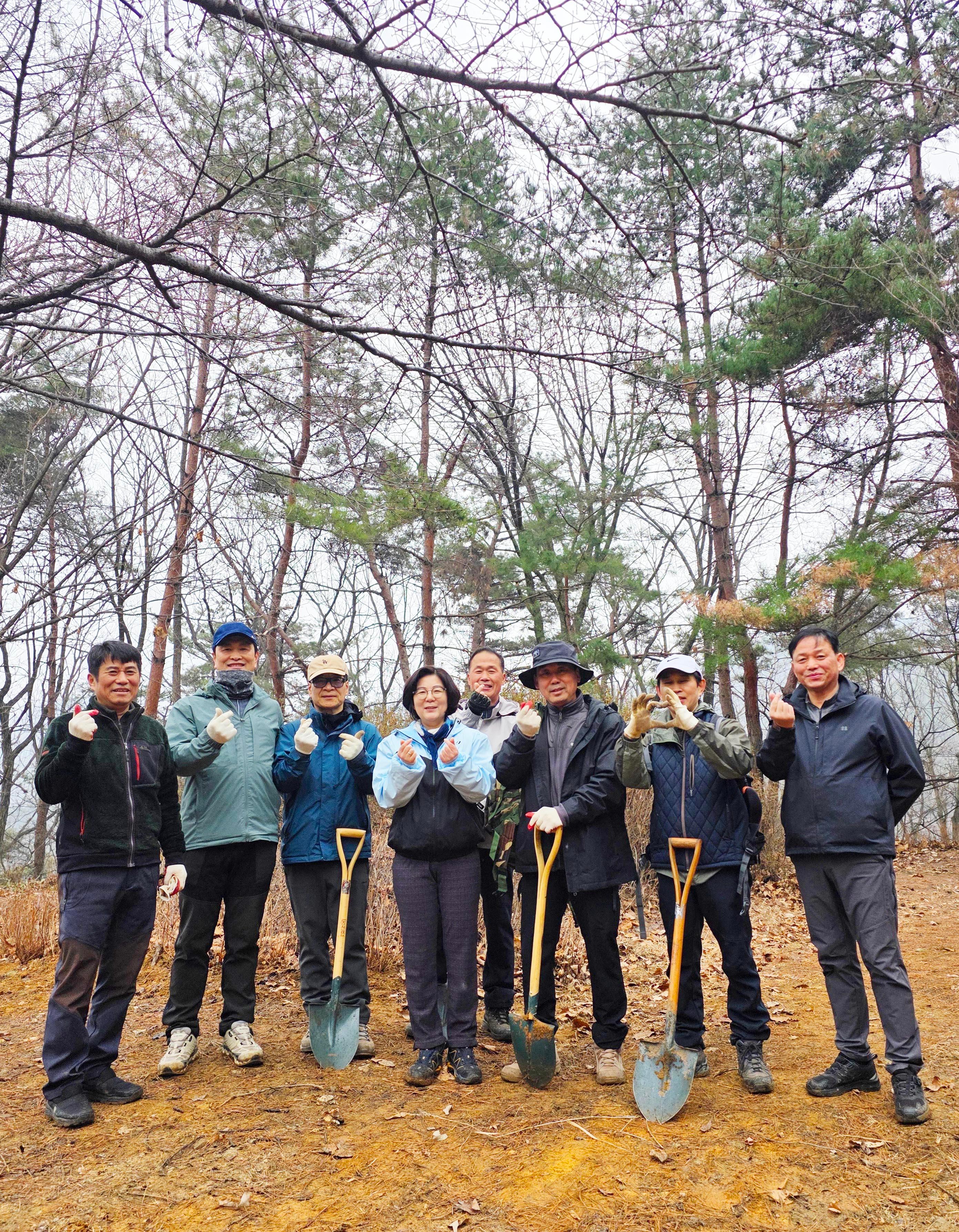 중앙산악회 서운산 나무심기 행사-11