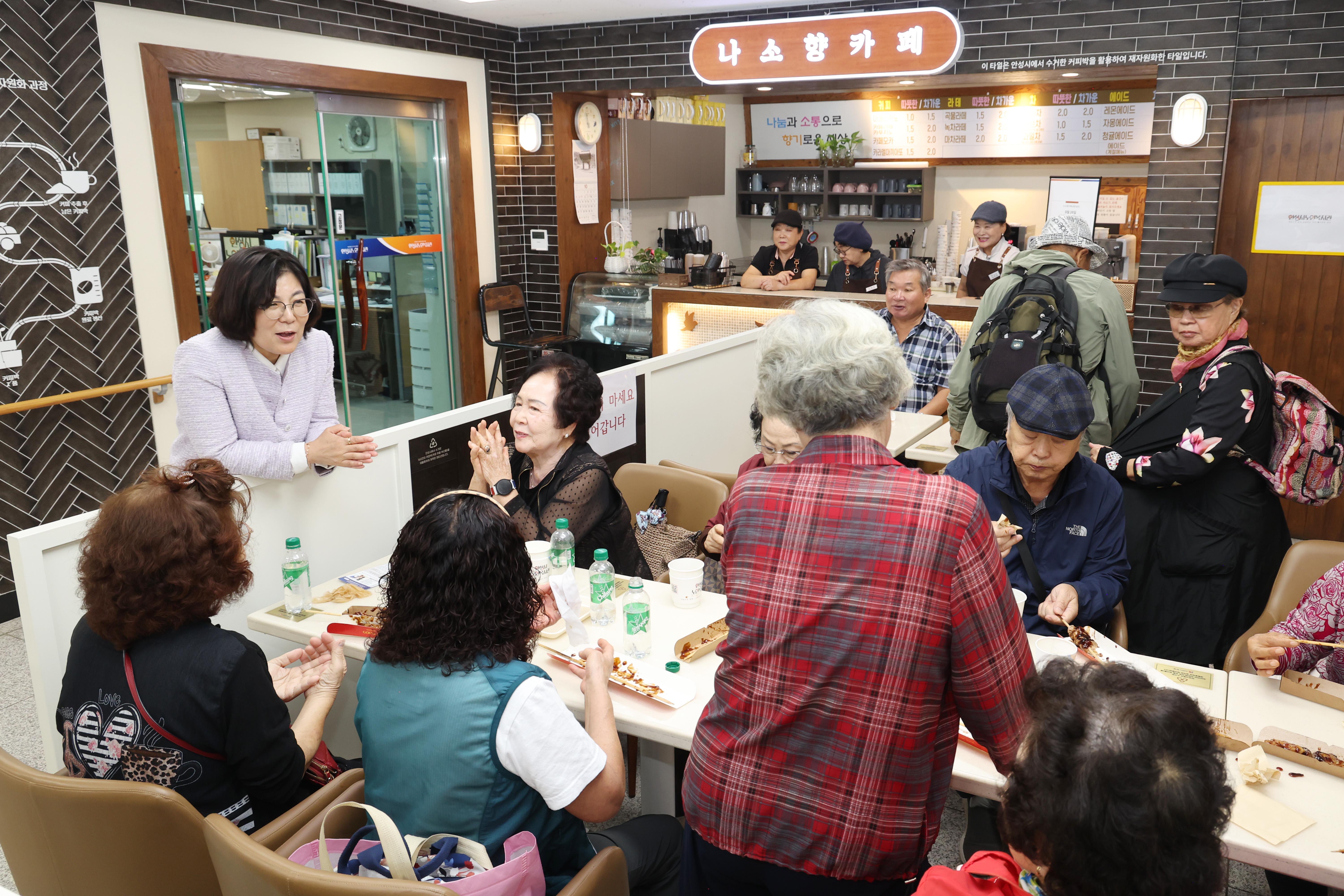노인의날 특식 나눔행사-11