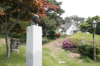 Jo Byeong-hwa Literature Memorial Hall